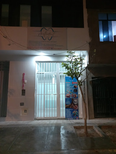 CLÍNICA DENTAL AVELLADENT