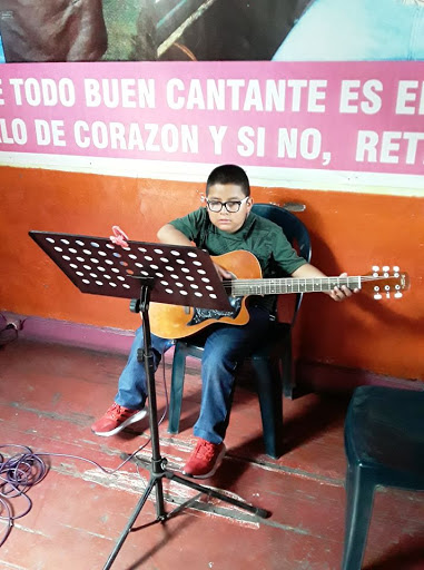 ACADEMIA DE CANTO Y MUSICA D’MILAGROSA ESTUDIOS PUENTE PIEDRA