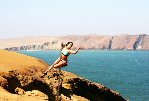 B POLE DANCE PERU